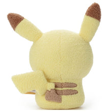 Load image into Gallery viewer, Pikachu mit Pikachu-Plüschie Plüschtier »Poképeace«