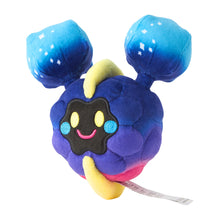 Laden Sie das Bild in den Galerie-Viewer, Cosmog Plüschtier »Pokémon fit«