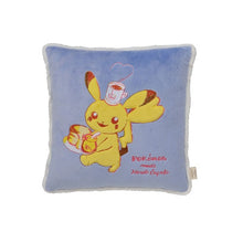 Laden Sie das Bild in den Galerie-Viewer, Kissen "Pokémon meets Karel Capek" [Pikachu]