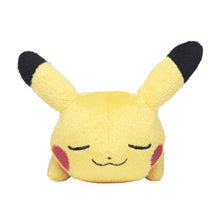 Laden Sie das Bild in den Galerie-Viewer, Schläfriges Plüschtier Pikachu "Gute Nacht"-Version