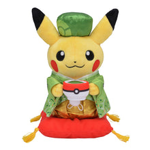Laden Sie das Bild in den Galerie-Viewer, Pikachu (m) Plüschtier "Feierliche Teezeremonie"