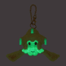 Load image into Gallery viewer, Jirachi Anhänger (leuchtet im Dunkeln)