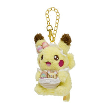 Laden Sie das Bild in den Galerie-Viewer, Pikachu Plüschanhänger  »Pokémon Yum Yum Easter«