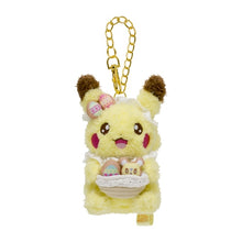 Laden Sie das Bild in den Galerie-Viewer, Pikachu Plüschanhänger  »Pokémon Yum Yum Easter«