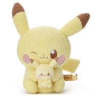 Pikachu mit Pikachu-Plüschie Plüschtier »Poképeace«