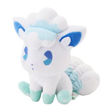 Laden Sie das Bild in den Galerie-Viewer, Alola - Vulpix Plüschtier »Saiko Soda« - PokéOta