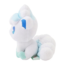 Laden Sie das Bild in den Galerie-Viewer, Alola - Vulpix Plüschtier »Saiko Soda« - PokéOta