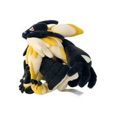 Laden Sie das Bild in den Galerie-Viewer, Necrozma (Abendmähne) Plüschtier »Pokémon fit« - PokéOta