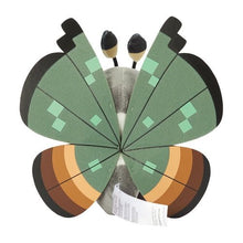 Laden Sie das Bild in den Galerie-Viewer, Vivillon (Dschungelmuster) Plüschtier »Pokémon fit« - PokéOta