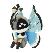 Laden Sie das Bild in den Galerie-Viewer, Vivillon (Flockenmuster) Plüschtier »Pokémon fit« - PokéOta