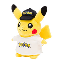 Laden Sie das Bild in den Galerie-Viewer, Pikachu mit Pokémon-Logo Plüschtier