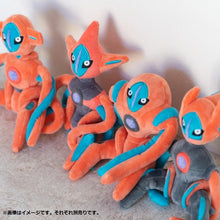 Laden Sie das Bild in den Galerie-Viewer, Deoxys (Verteidigungsform) Plüschtier &quot;Pokémon fit&quot;