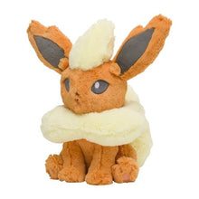 Laden Sie das Bild in den Galerie-Viewer, Flauschiges Flamara Kuscheltier - PokéOta