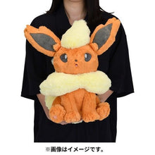 Laden Sie das Bild in den Galerie-Viewer, Flauschiges Flamara Kuscheltier - PokéOta