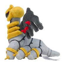 Laden Sie das Bild in den Galerie-Viewer, Giratina Plüschtier »Pokémon fit« - PokéOta