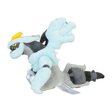 Laden Sie das Bild in den Galerie-Viewer, Schwarzes Kyurem Plüschtier »Pokémon fit« - PokéOta