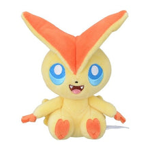 Laden Sie das Bild in den Galerie-Viewer, Victini Plüschtier »Pokémon fit« - PokéOta